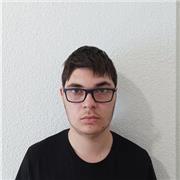 Jeune étudiant récemment bachelier